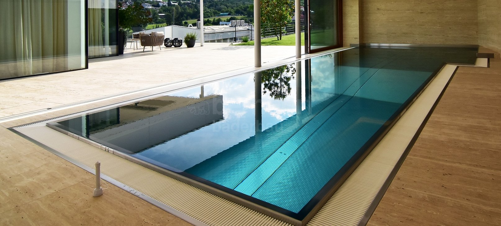 Indoor privat pool with overflow 10