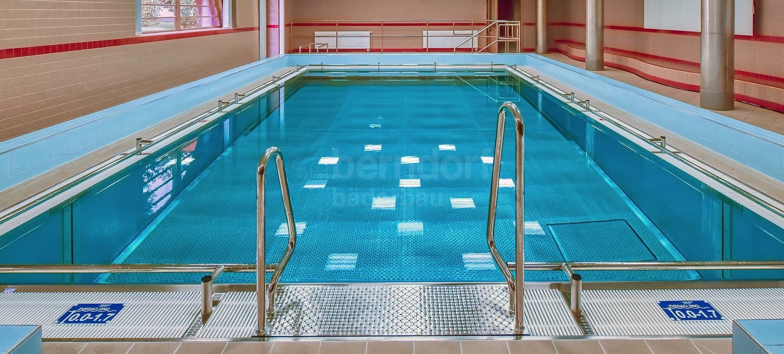 Rehabilitation stainless steel pool with movable floor Tloskov