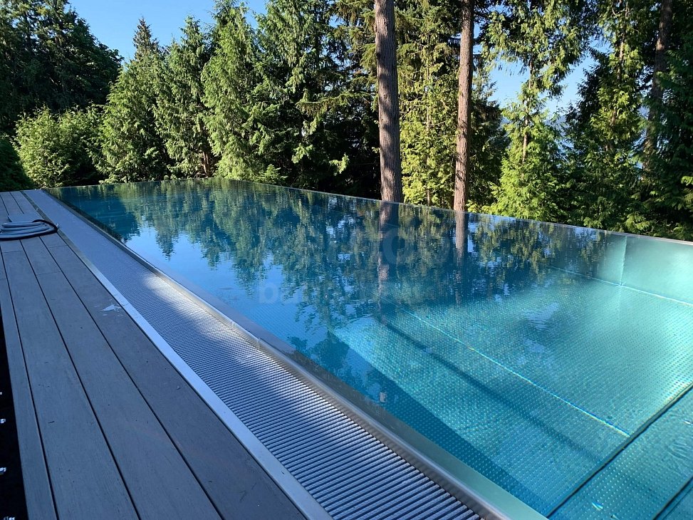 Privat stainless steel pool with overflow gutter Lions Bay