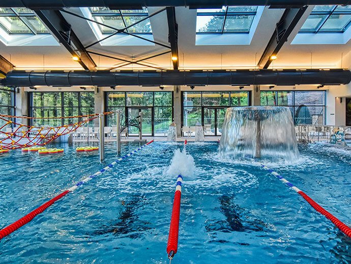 <strong>Public</strong> stainless stell pools, wellness facilities and water parks