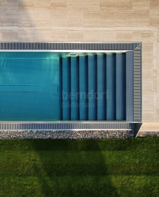 Outdoor privat pool with infinity overflow 11 Outdoor privat pool with infinity overflow 11