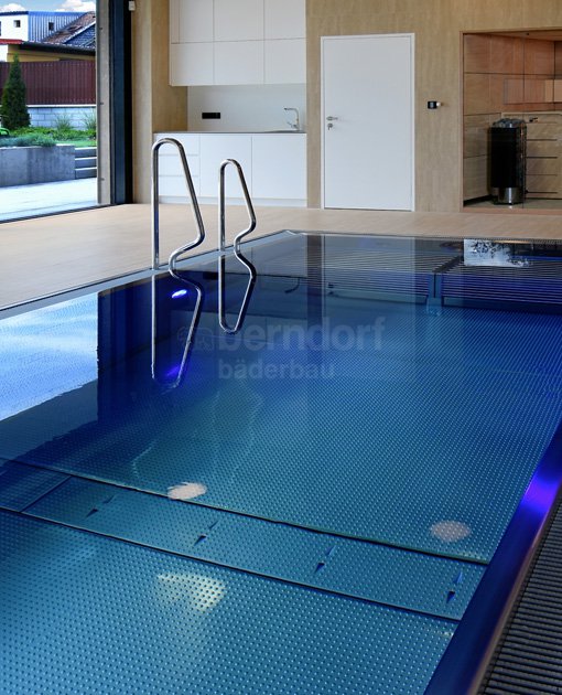 Indoor privat pool with overflow 4 Indoor privat pool with overflow 4