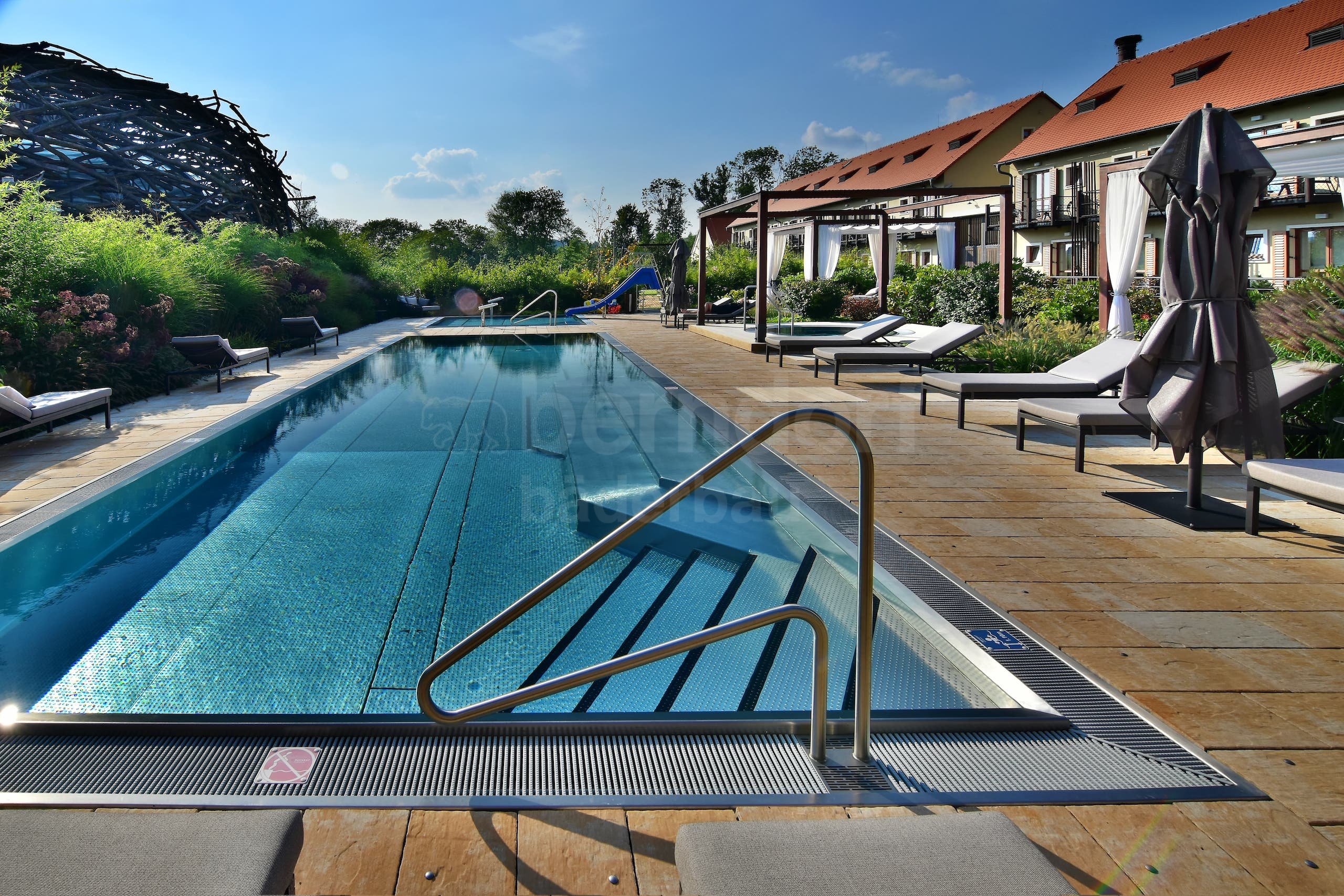 2h_Venkovní bazén.jpg