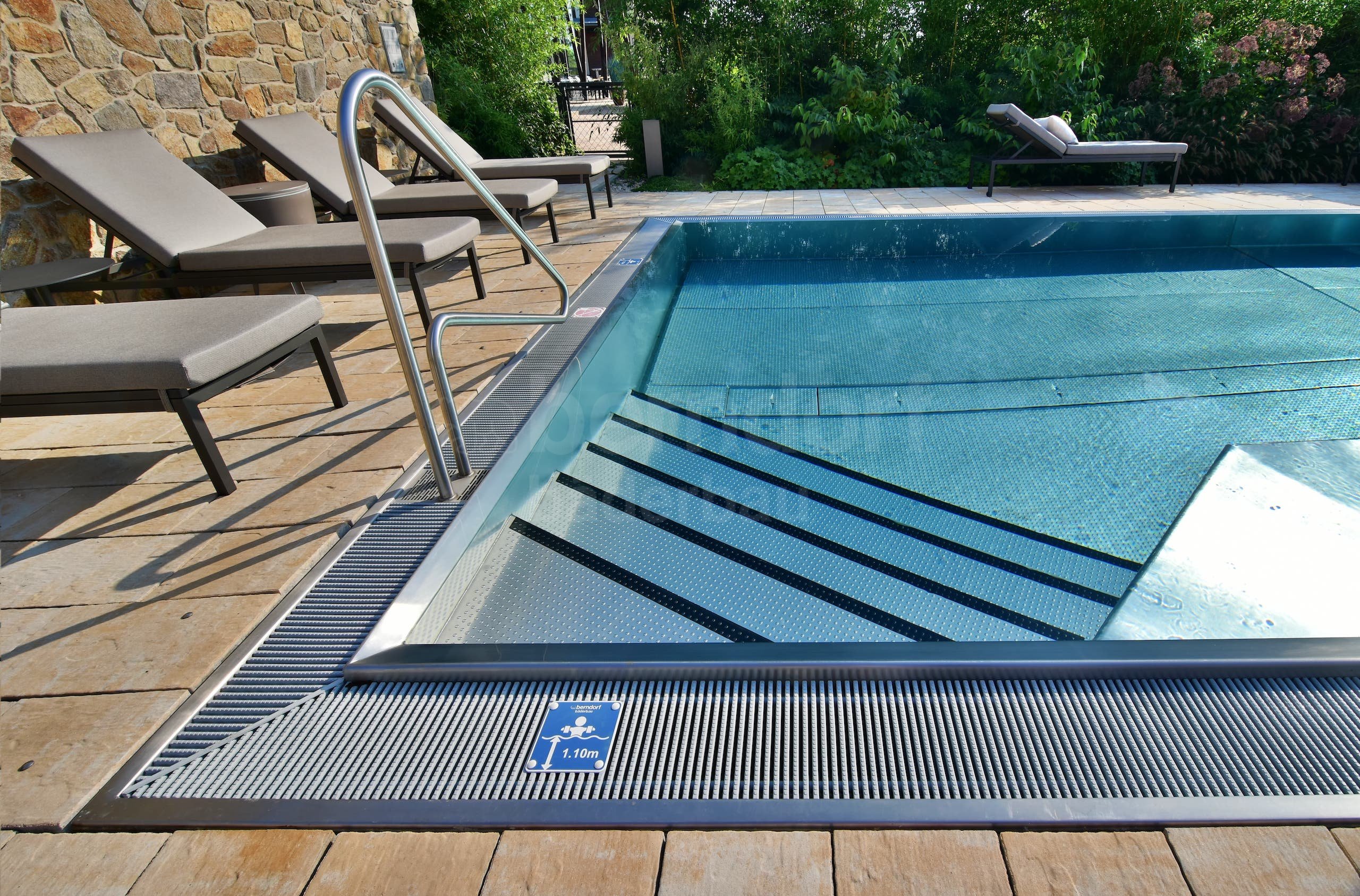 2j_Venkovní bazén.jpg