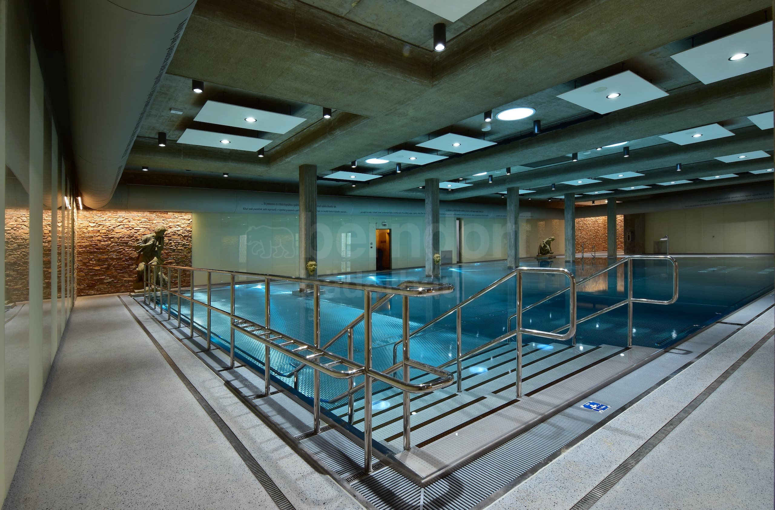 9_Therapeutický bazén vnitřní s chrličem.jpg