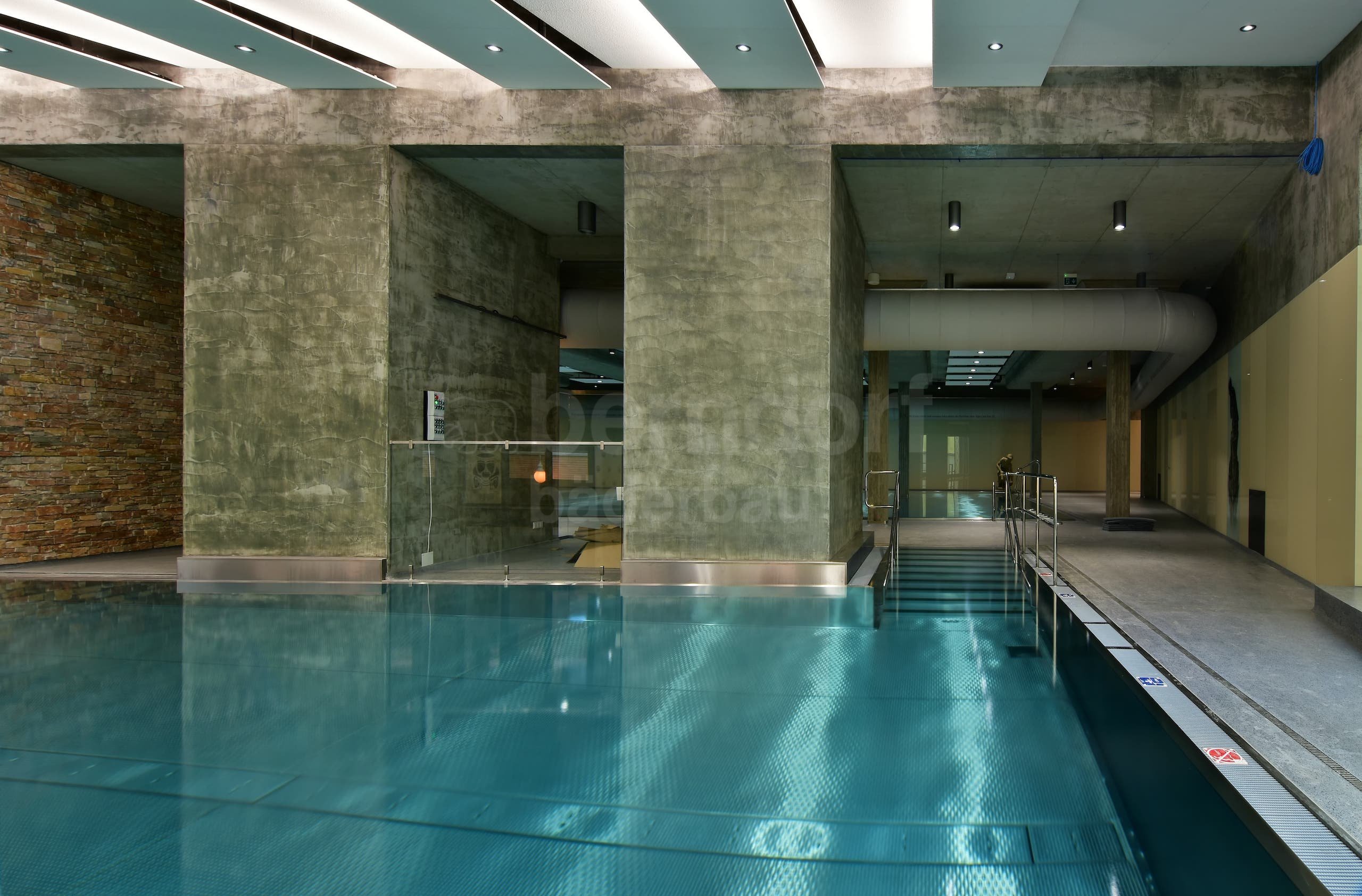 9e_Therapeutický bazén vnitřní s chrličem.jpg