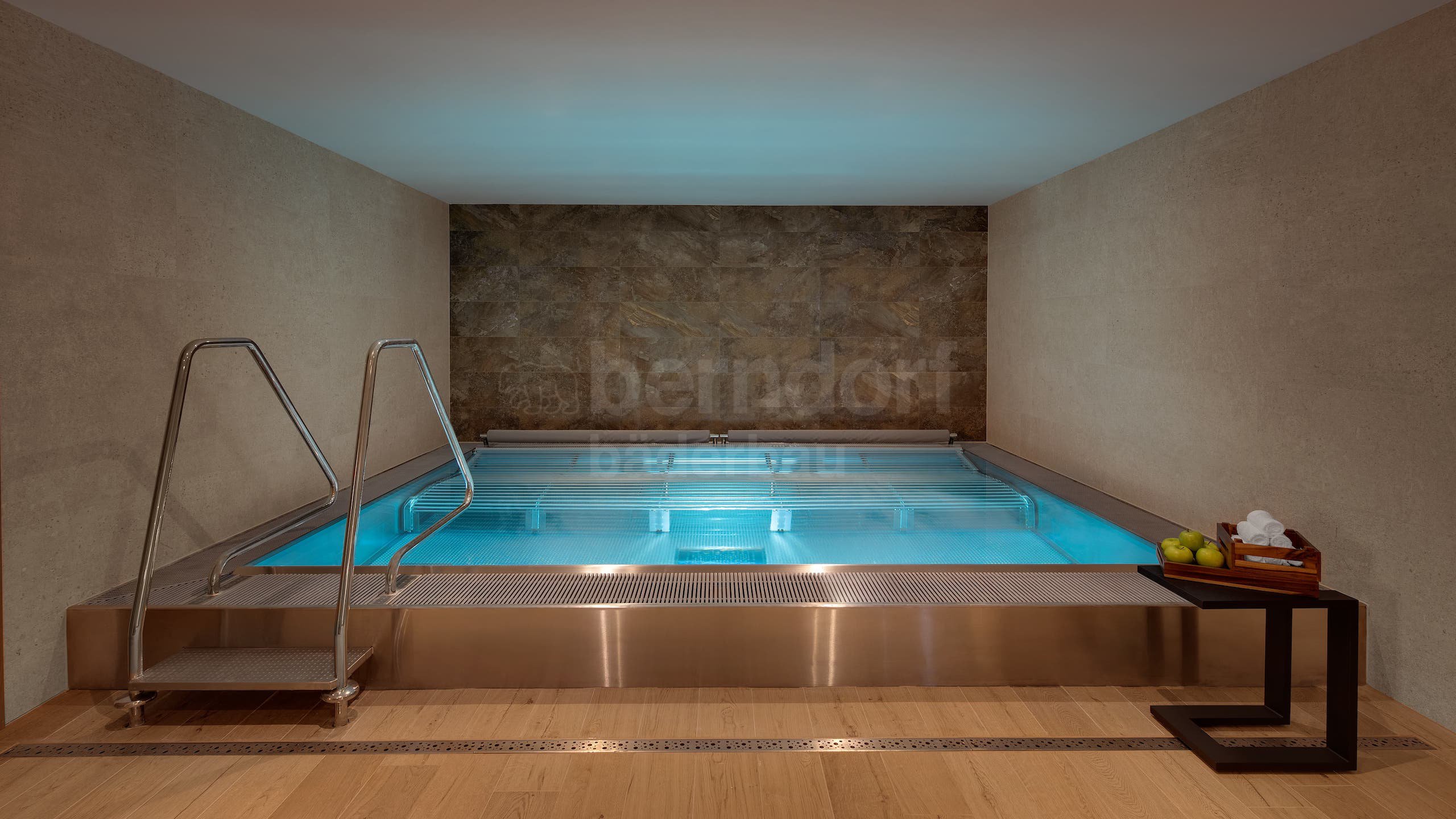 15h_Hotelový vířivý bazén vnitřní.jpg