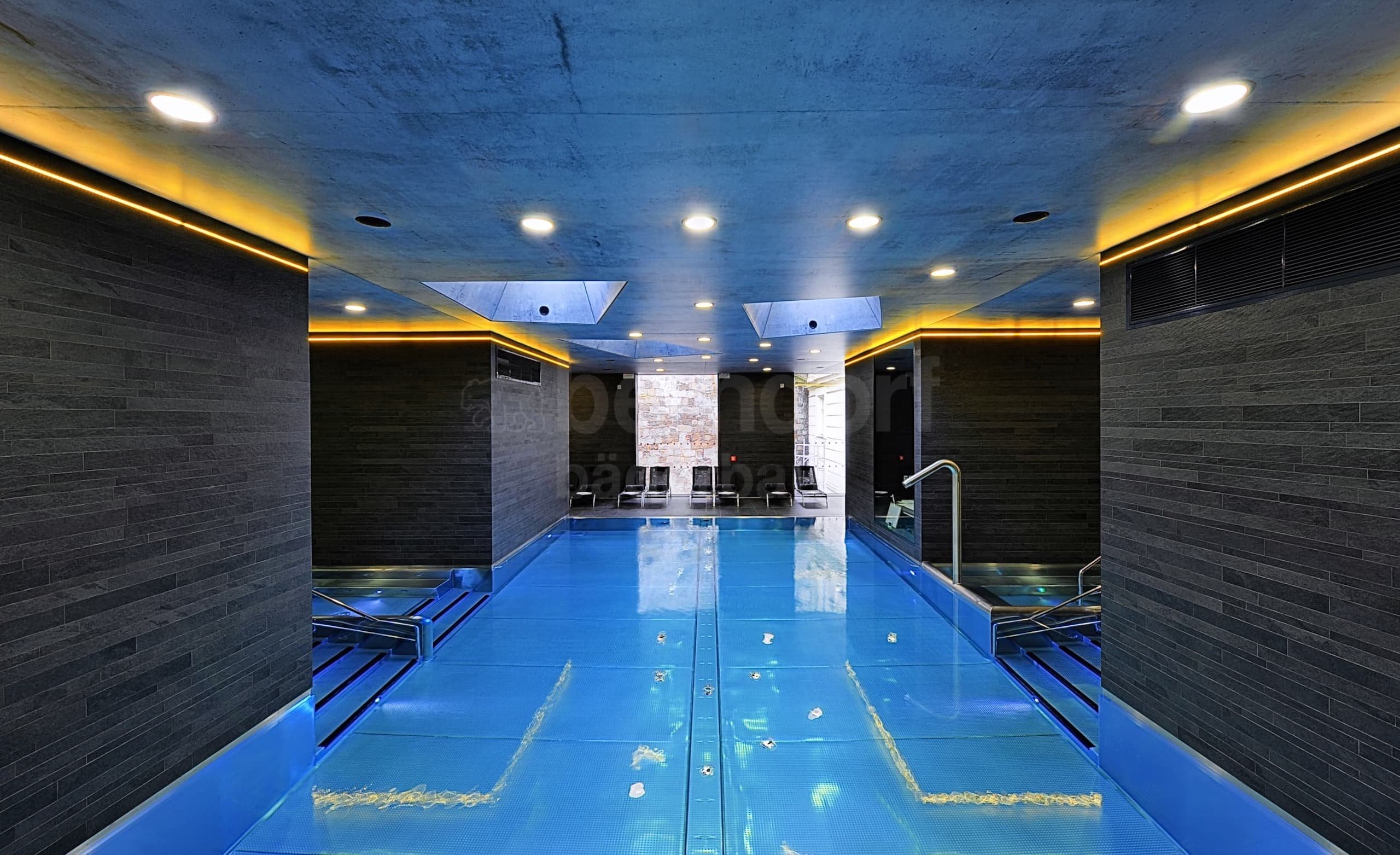 14a_Relaxační bazén s vířivým bazénkem vnitřní.jpg