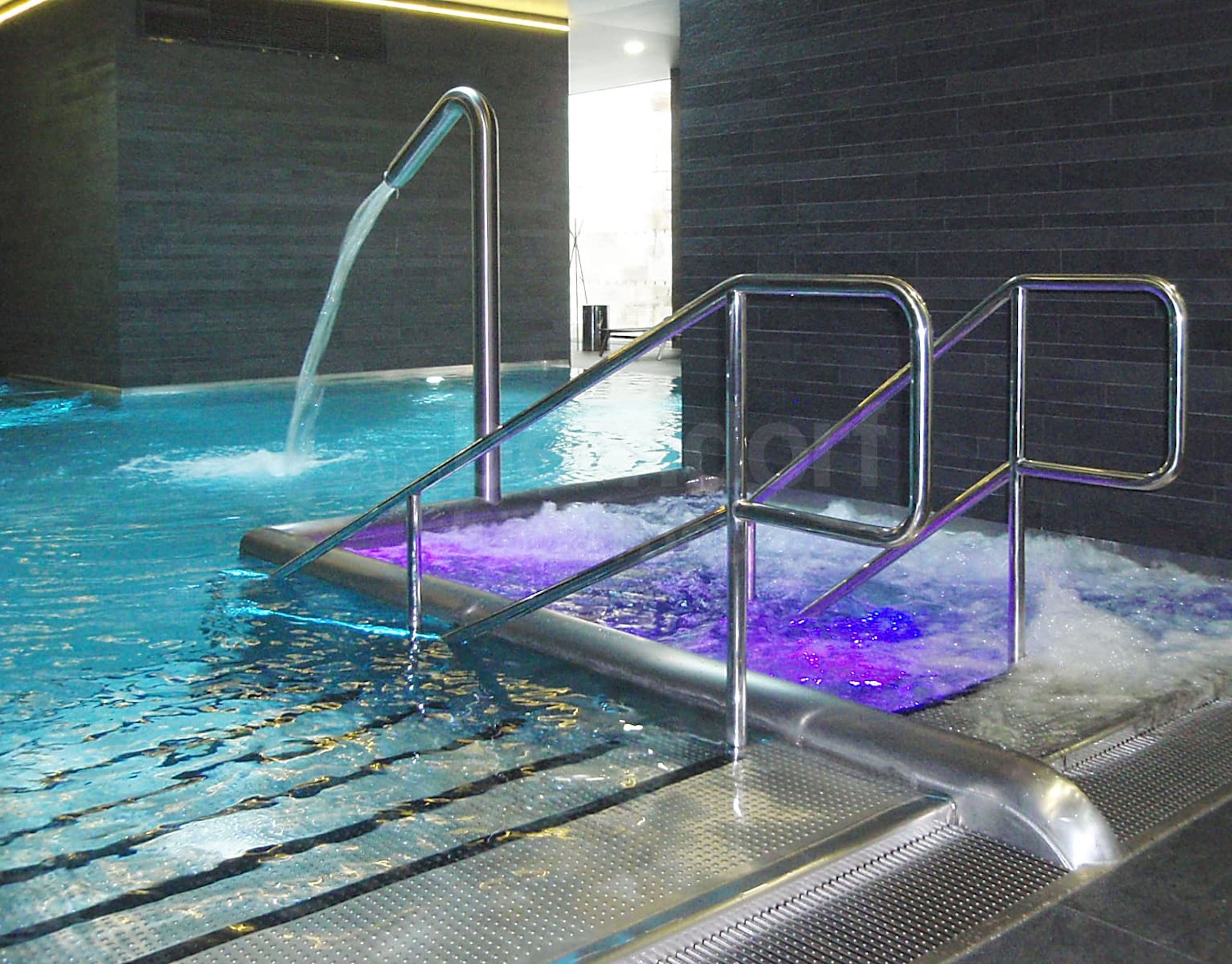 14c_Relaxační bazén s vířivým bazénkem vnitřní.JPG