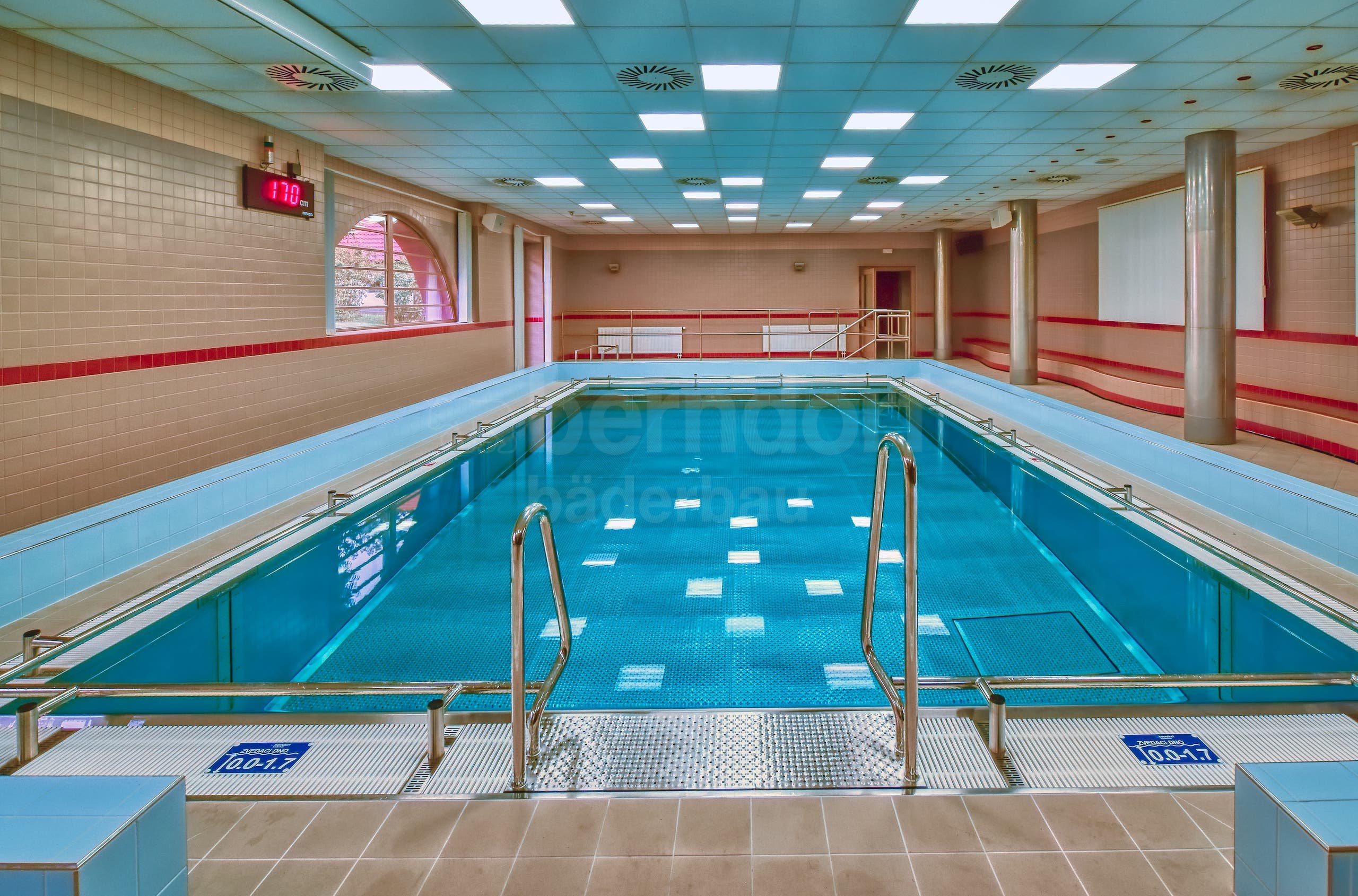 15_Rehabilitační nerezový bazén se zvedacím dnem.jpg