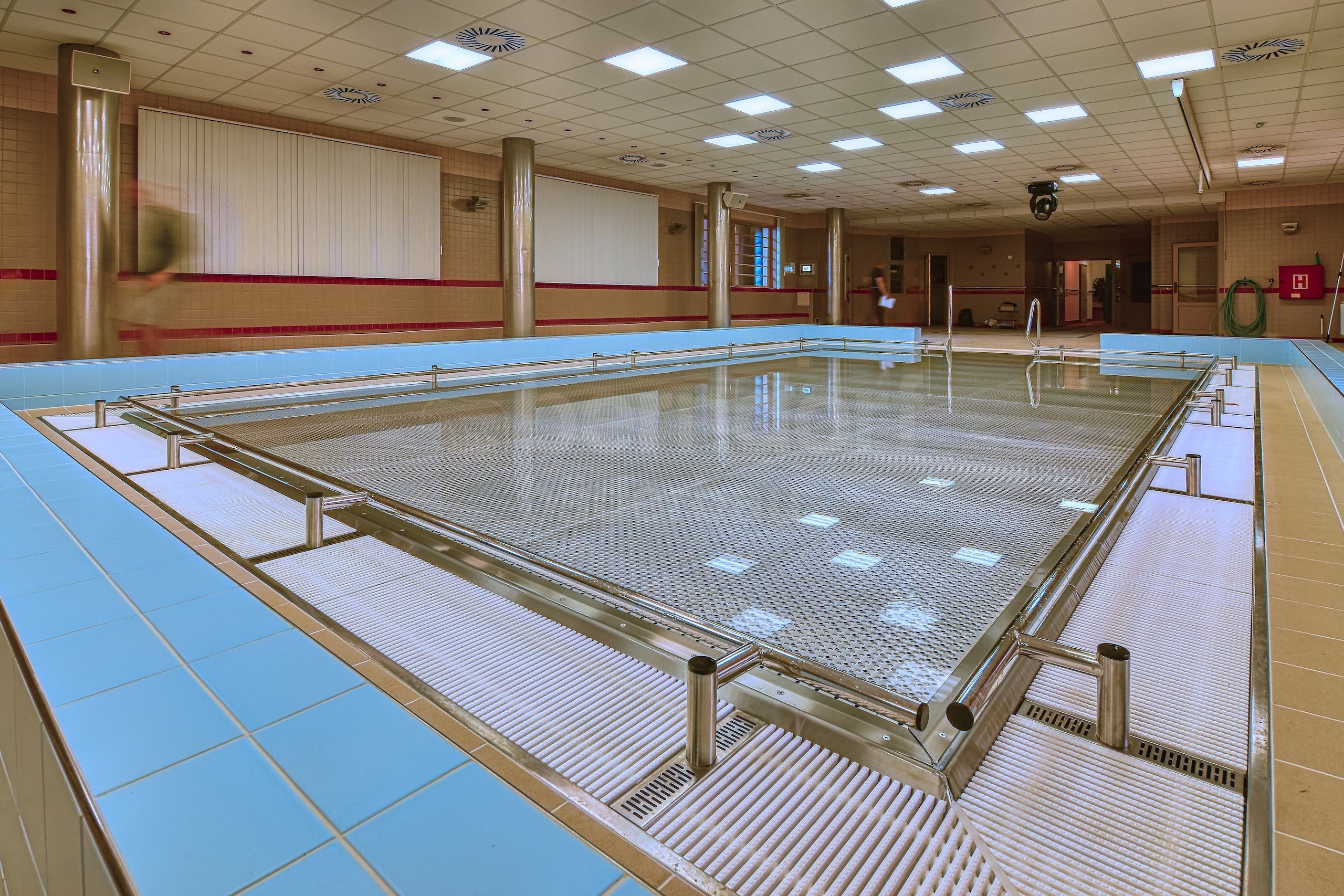 15d_Rehabilitační nerezový bazén se zvedacím dnem.jpg