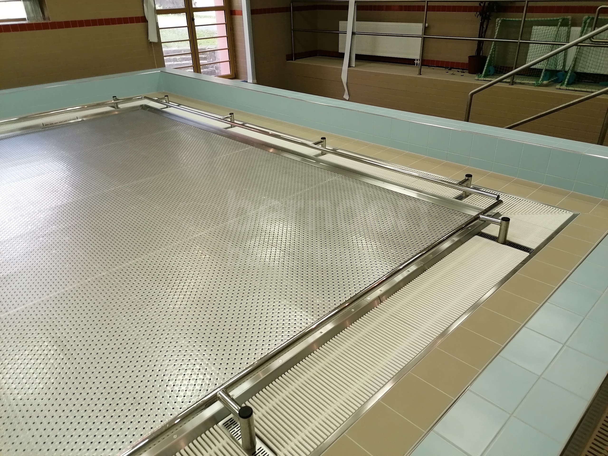 15g_Rehabilitační nerezový bazén se zvedacím dnem.jpg