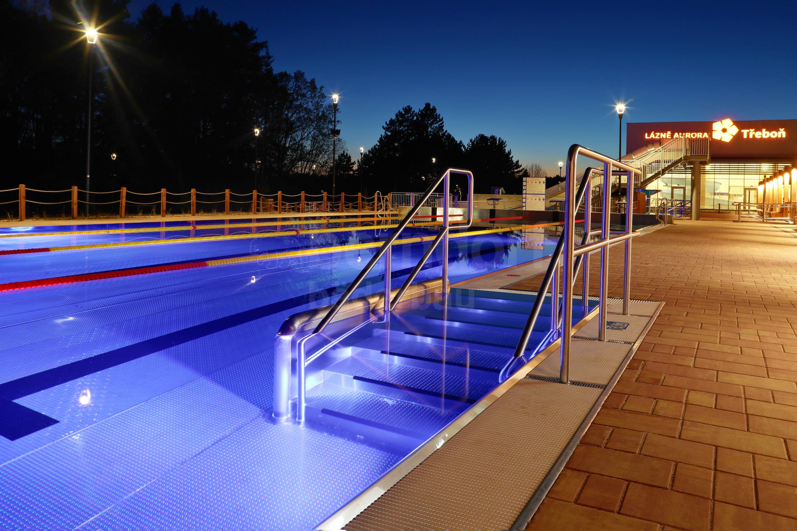 8b_Víceúčelový nerezový bazén Lázně Aurora Třeboň.JPG