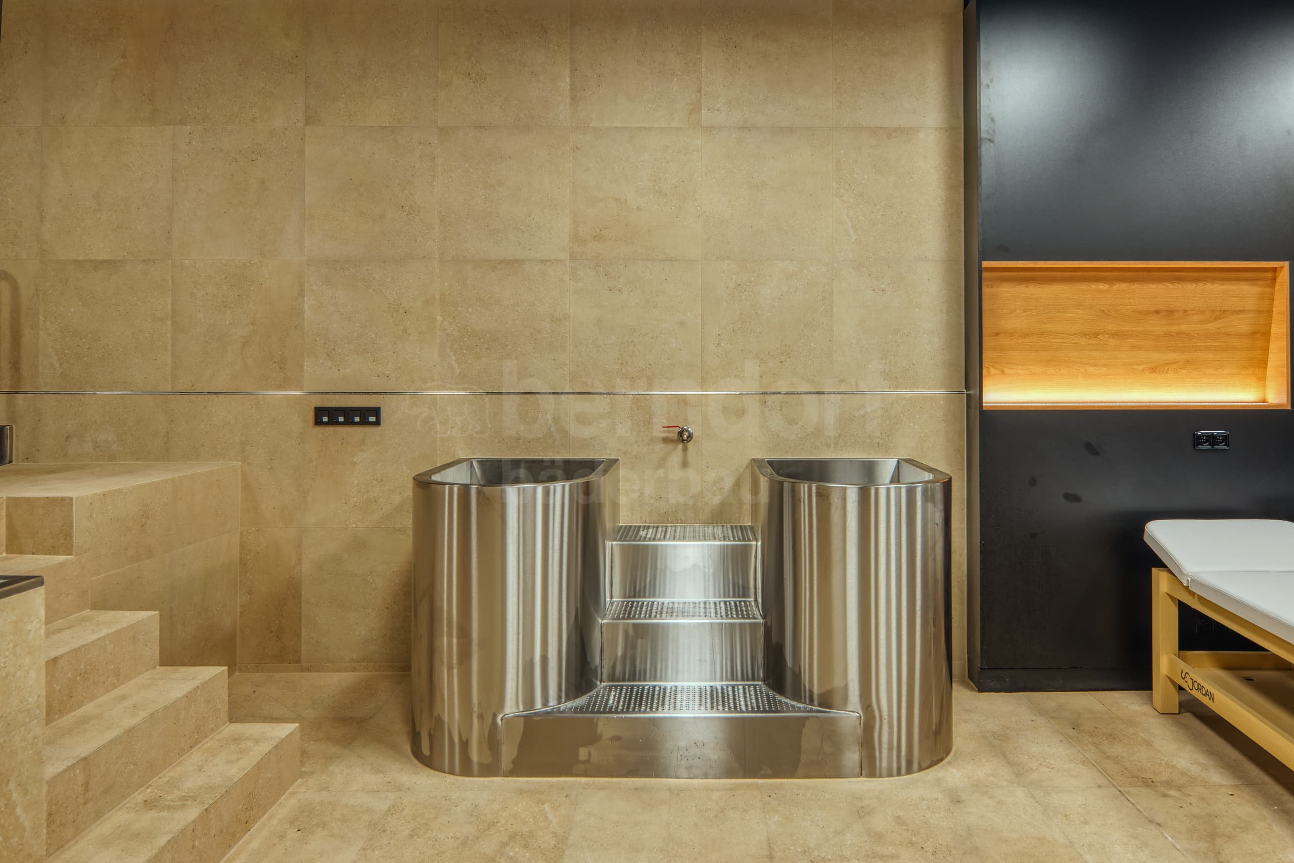 9g_Ochlazovací nerezové kádě Wellness Liberec aréna.jpg