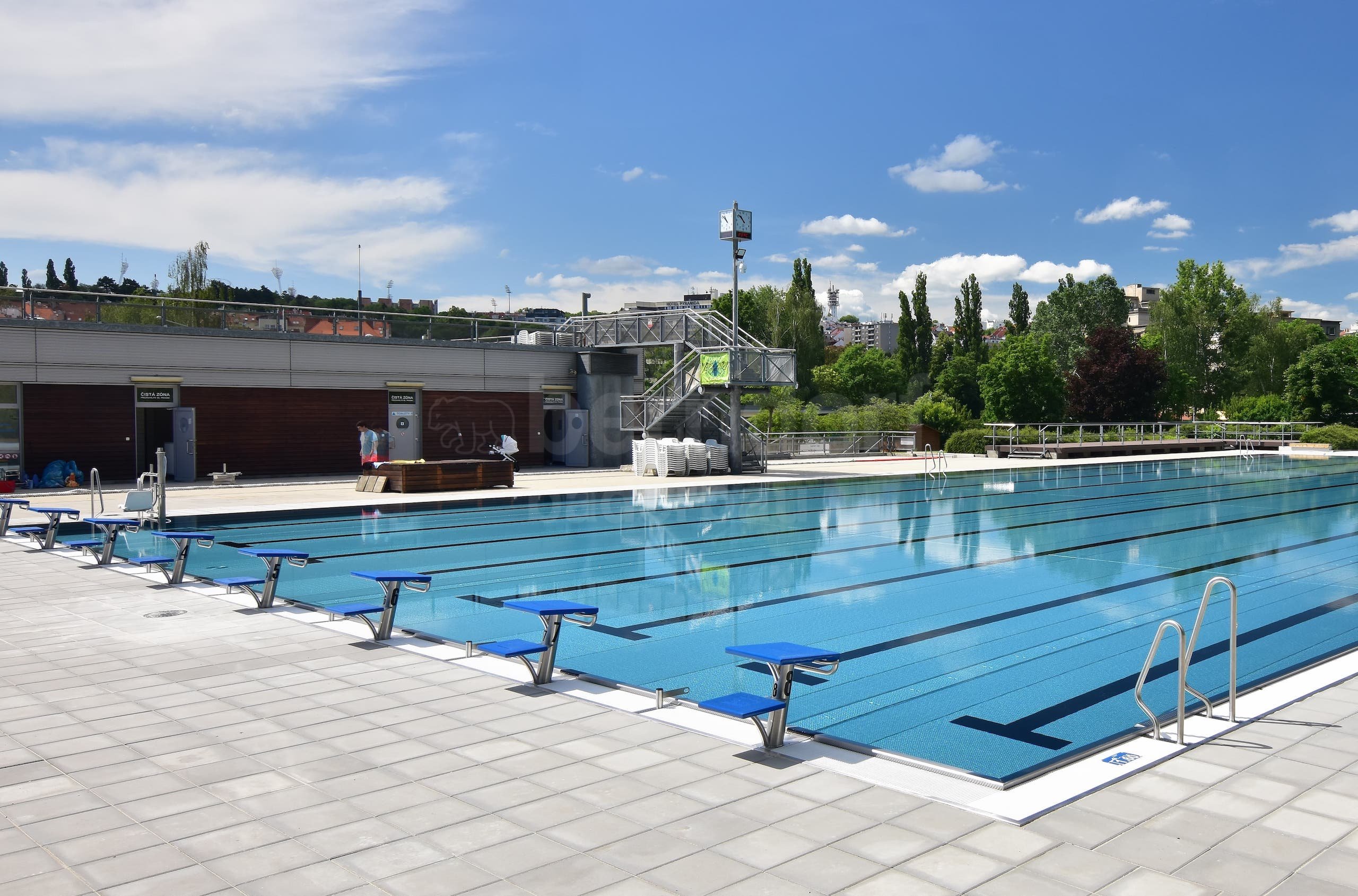12c_Plavecký bazén Praha Petynka.jpg
