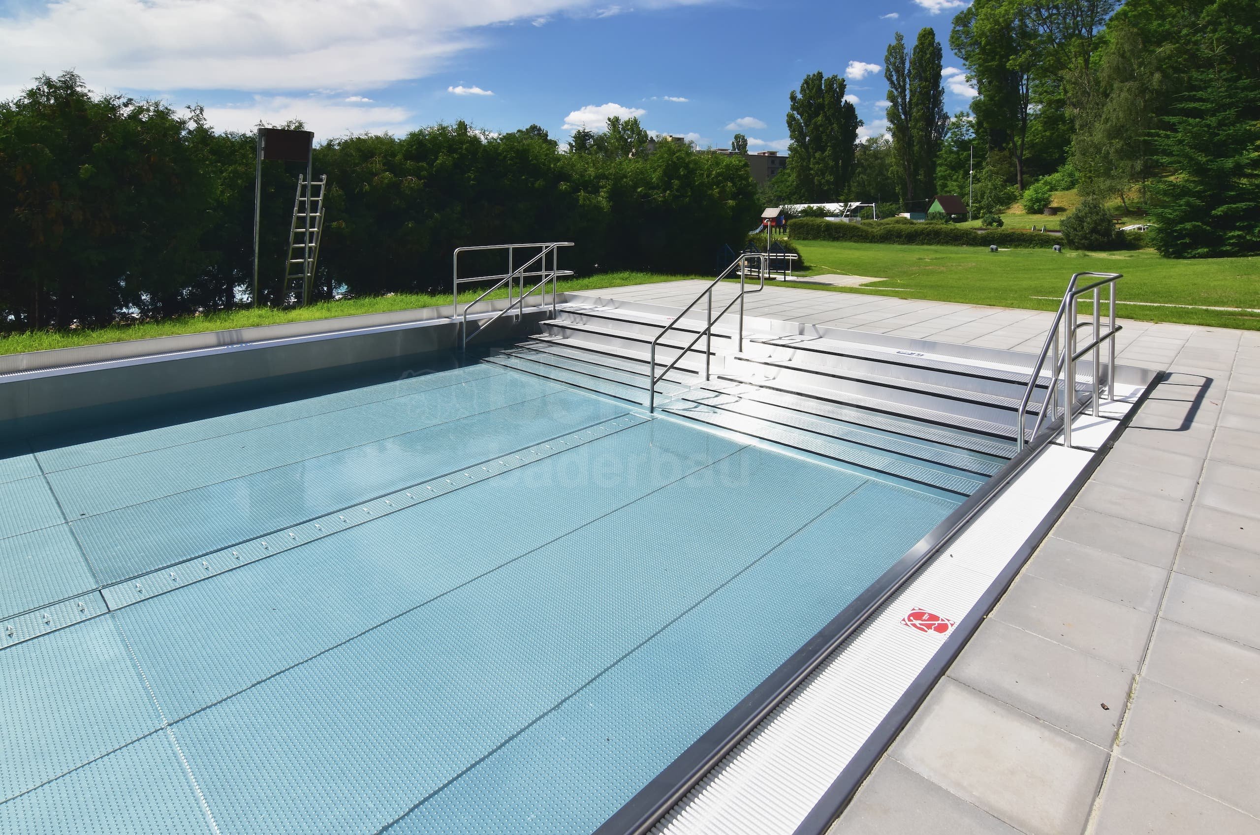 12e_Dojezdový bazén Praha Petynka.jpg