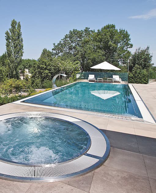 Privat pool with overflow and hot tube Wien Privat pool with overflow and hot tube Wien