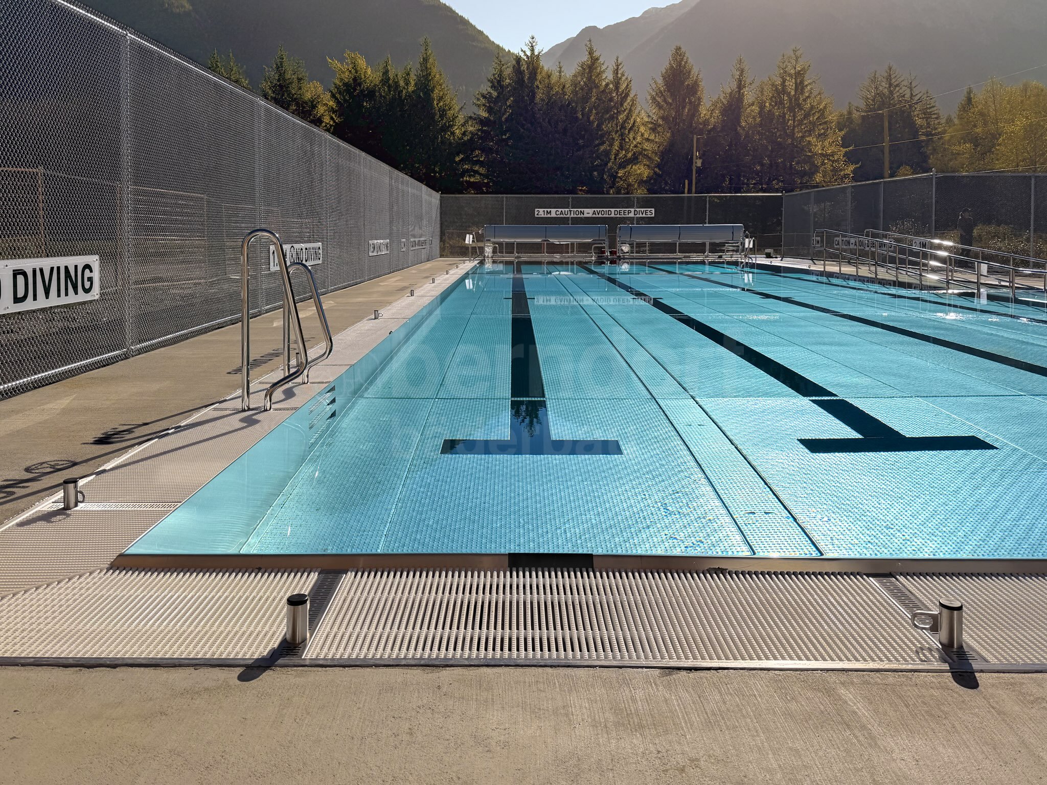 Veřejný venkovní plavecký bazén Bella Coola