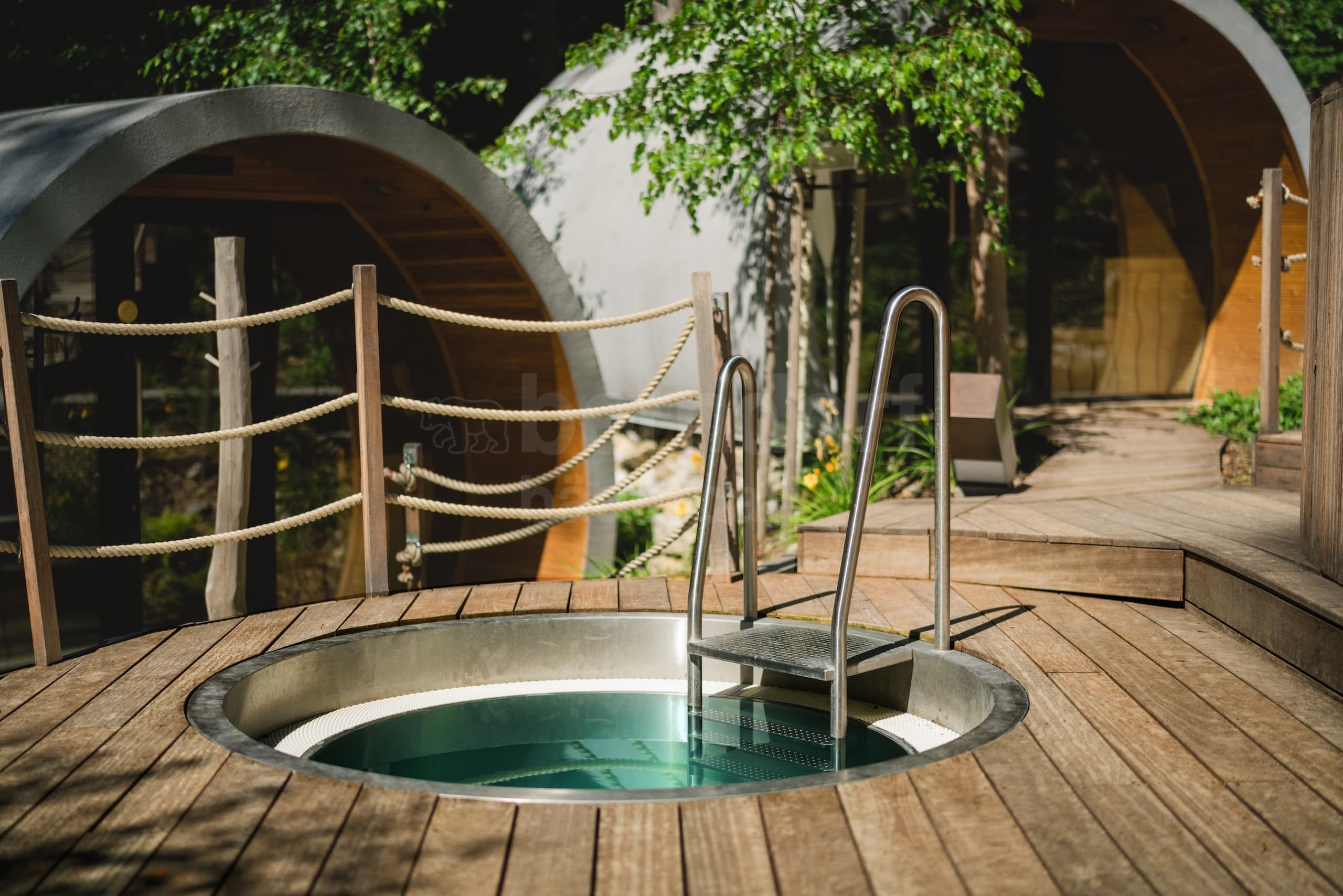 7f_TRENČIANSKÉ TEPLICE_Koupaliště Zelená žaba.jpg