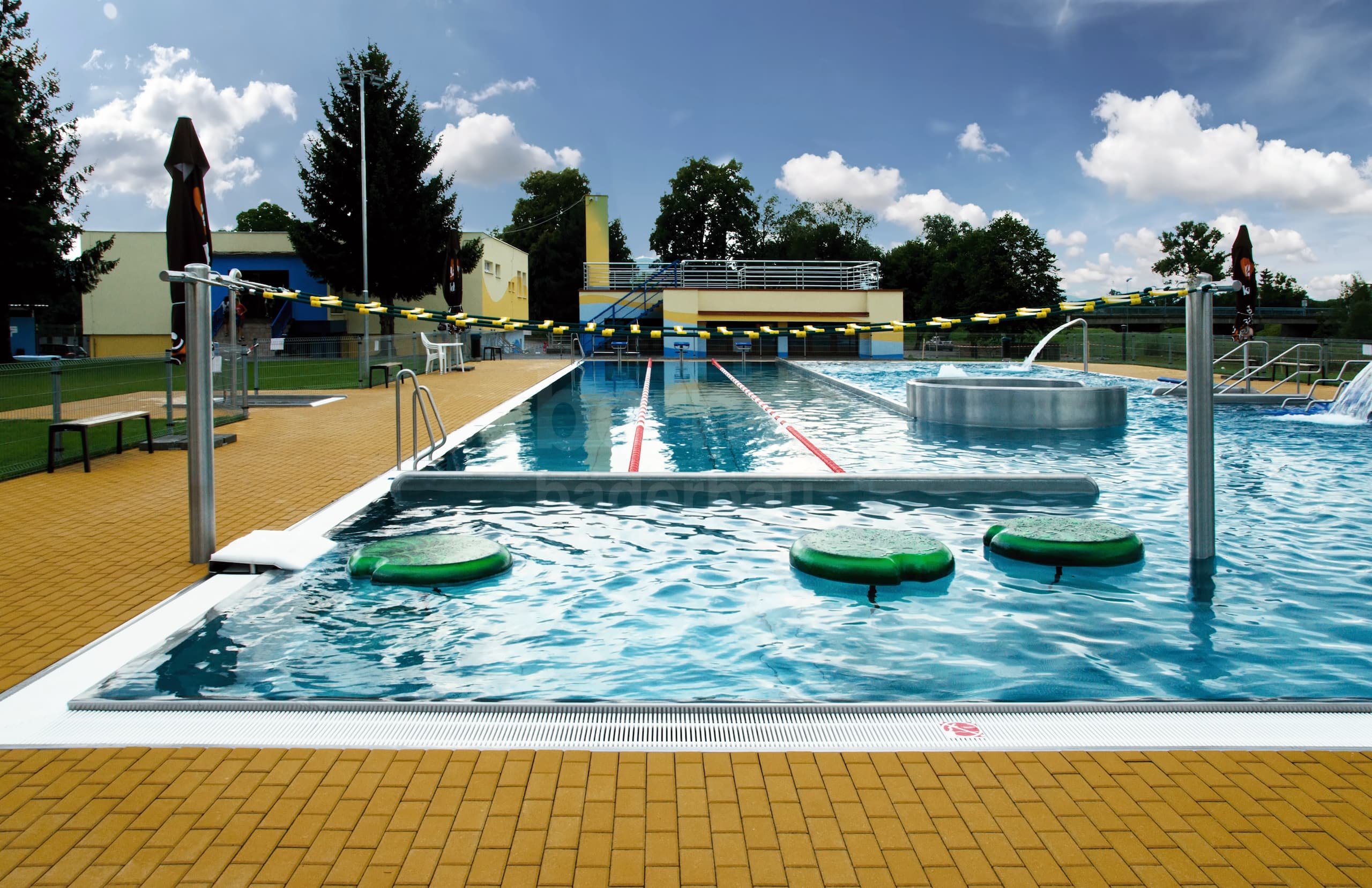 11d_NEMŠOVÁ_Veřejné koupaliště.jpg