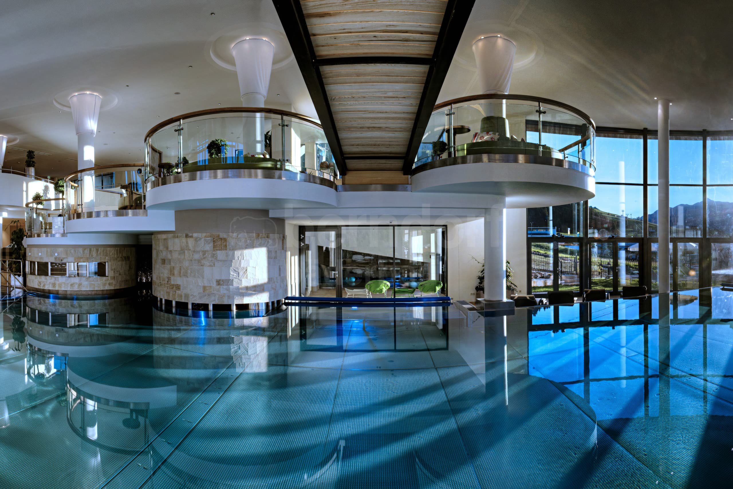 3b_Hotelový bazén_Hotel_Schlosshotel_Fiss.jpg