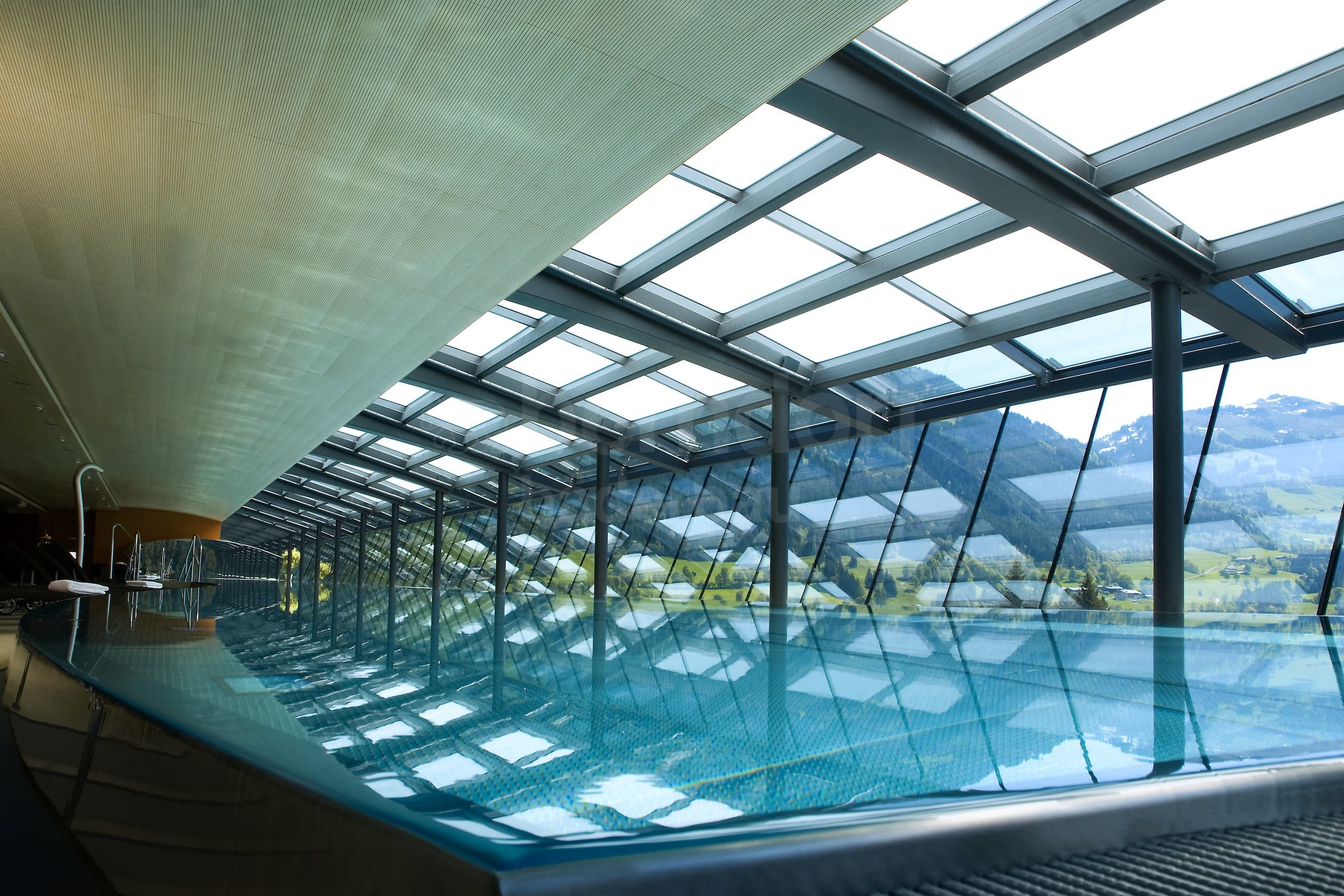 4_Hotelový bazén_Kitzbühel_Hotel_Schloss_Lebenberg.jpg