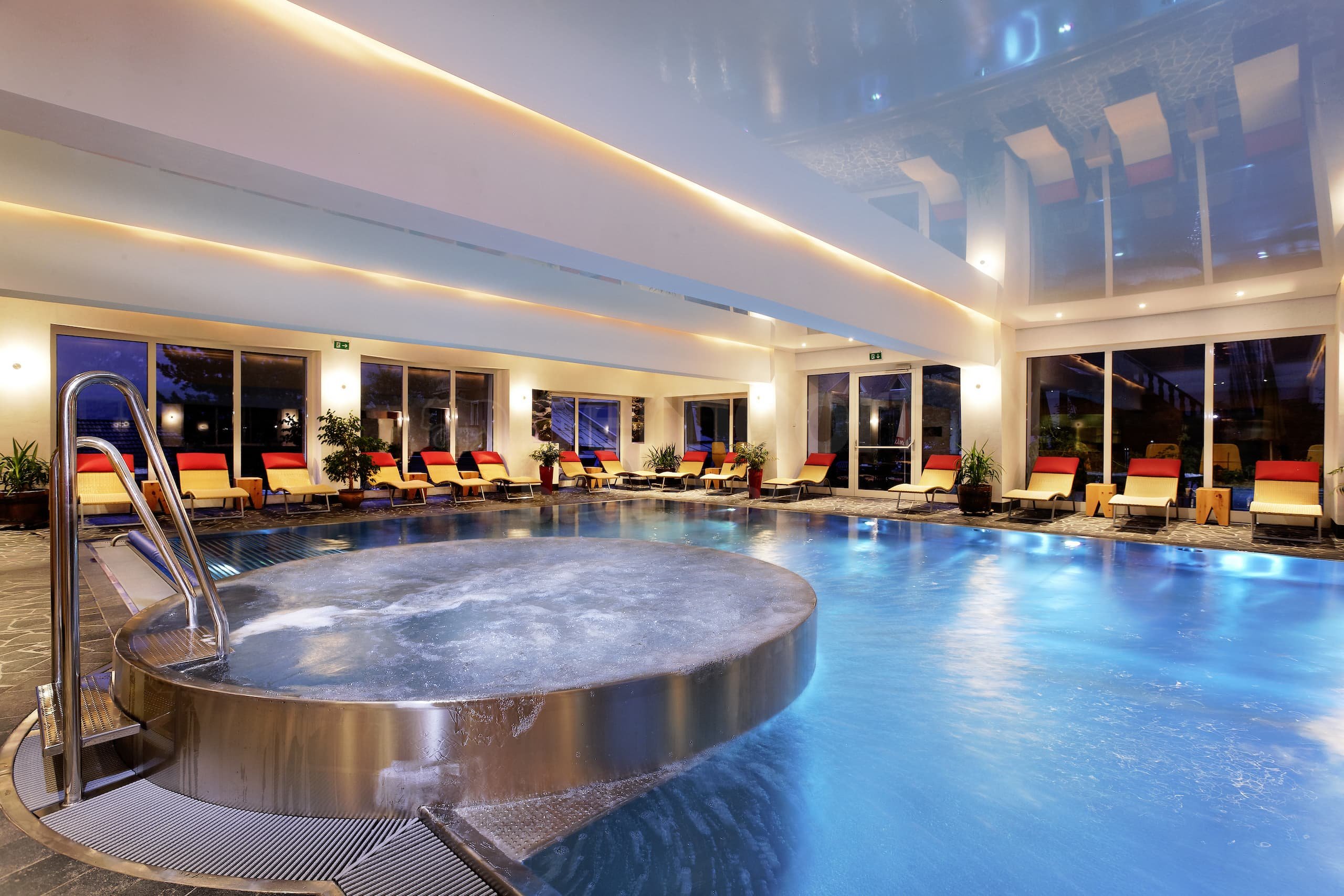 8_Hotelový relaxační bazén s vířivkou_Hotel Gassner_Neukirchen.jpg