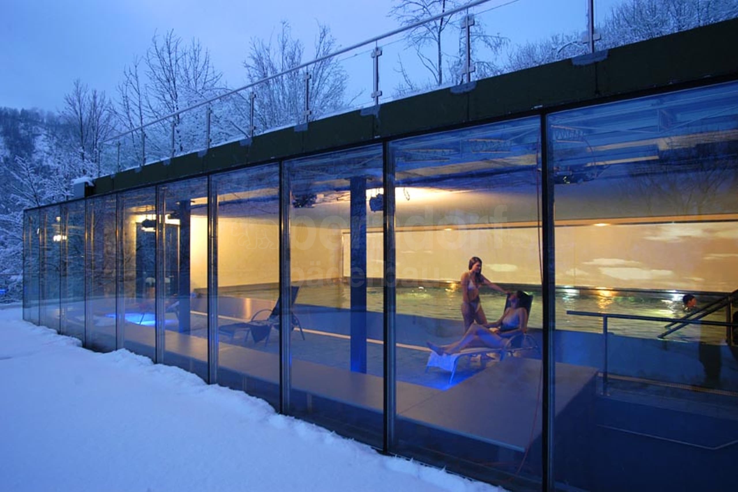 4_Hotelový vnitřní bazén_Emmetten_Hotel_Seeblick.jpg