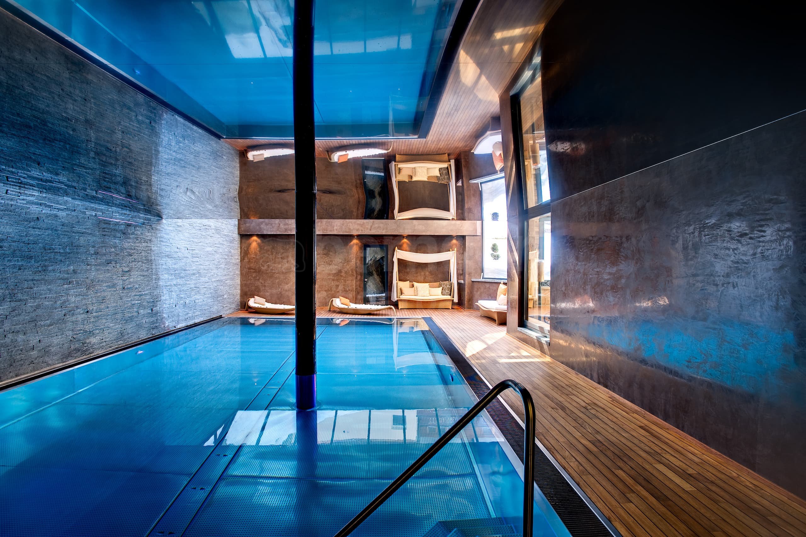 5_Hotelový bazén vnitřní_Zermatt_Hotel_Firefly.jpg