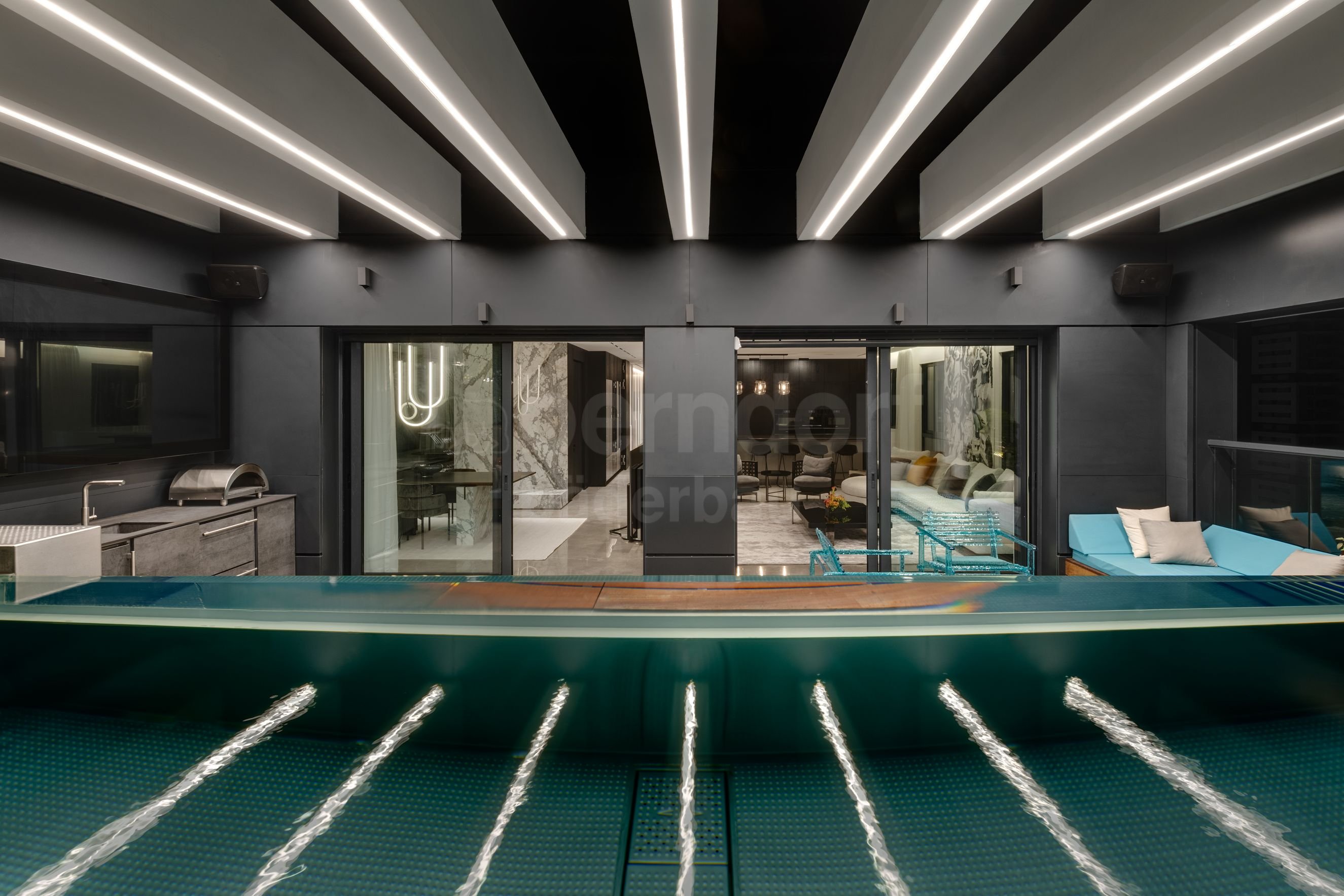 Private rooftop pool with infinity glass overflows Tel Aviv