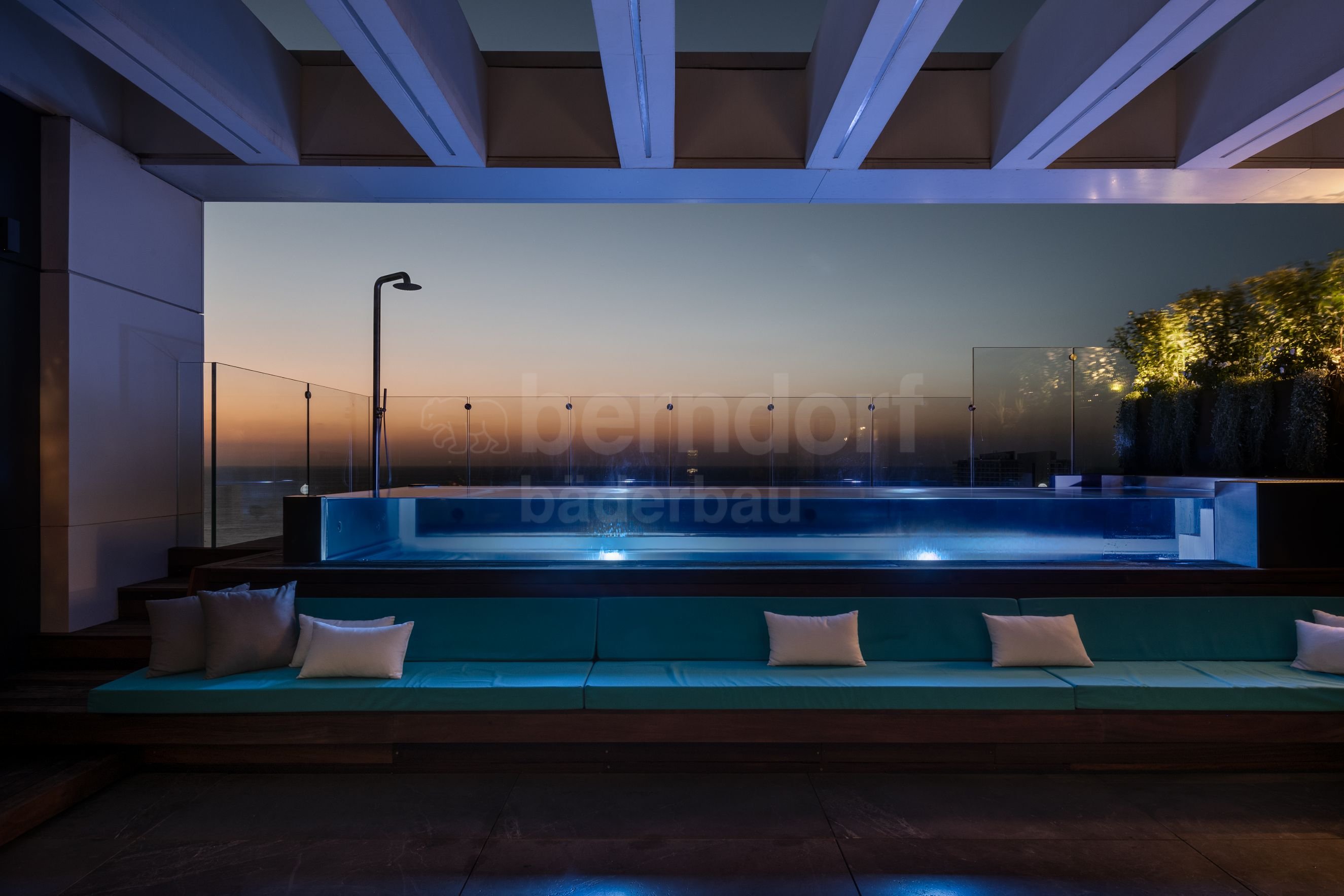 Private rooftop pool with infinity glass overflows Tel Aviv