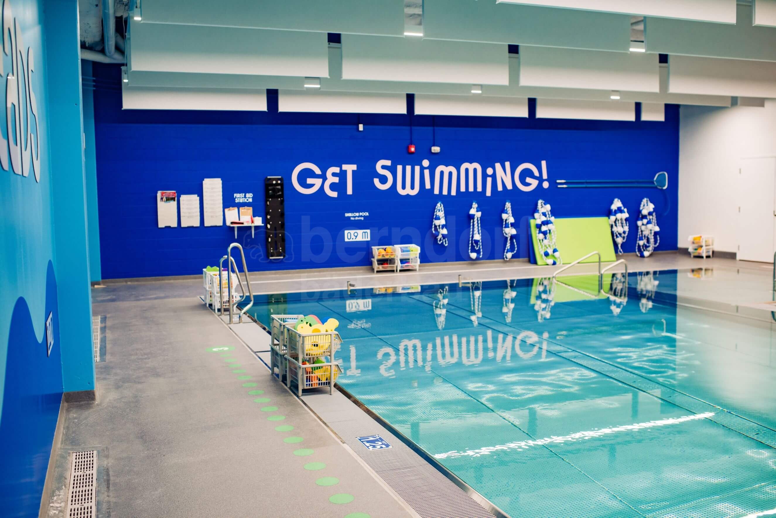 3_PEDALHEADS_West Vancouver_plavecký bazén.jpg