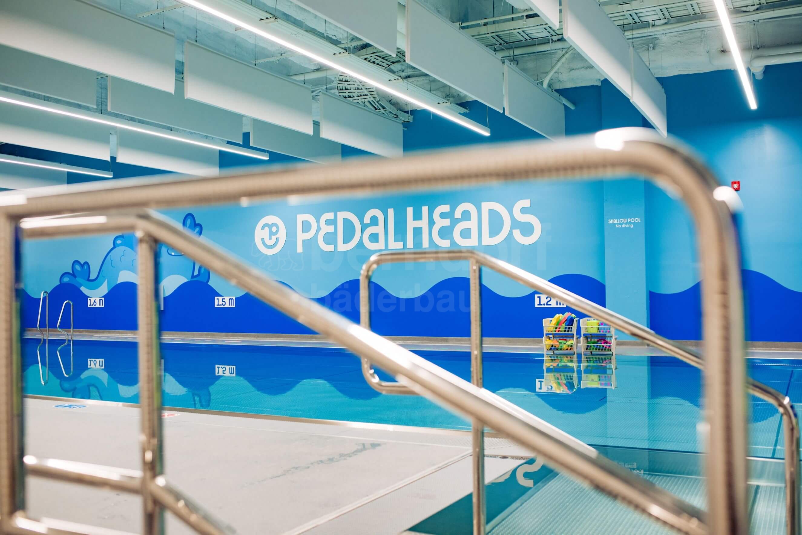 6_PEDALHEADS_West Vancouver_plavecký bazén.jpg