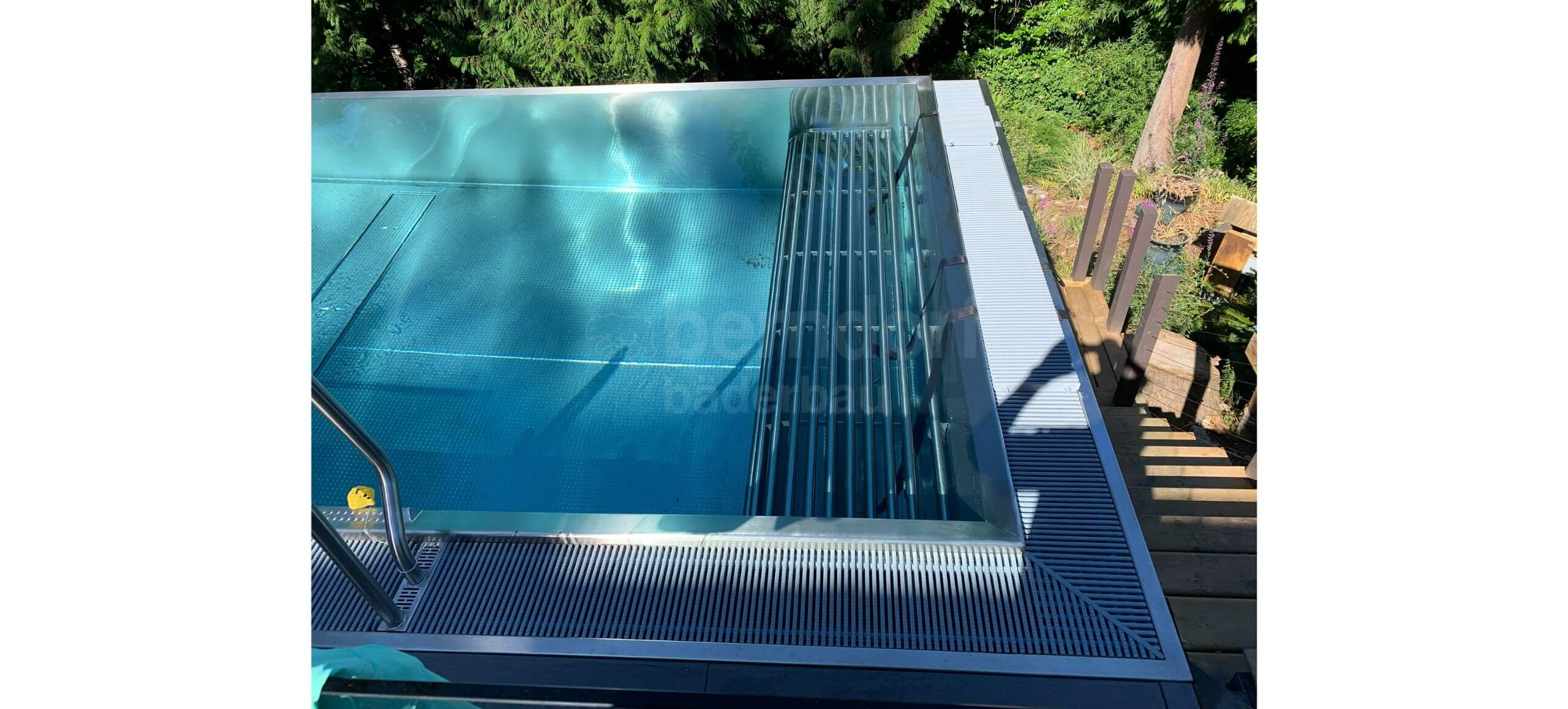 2b_Privátní bazén Lions Bay_BC.jpg