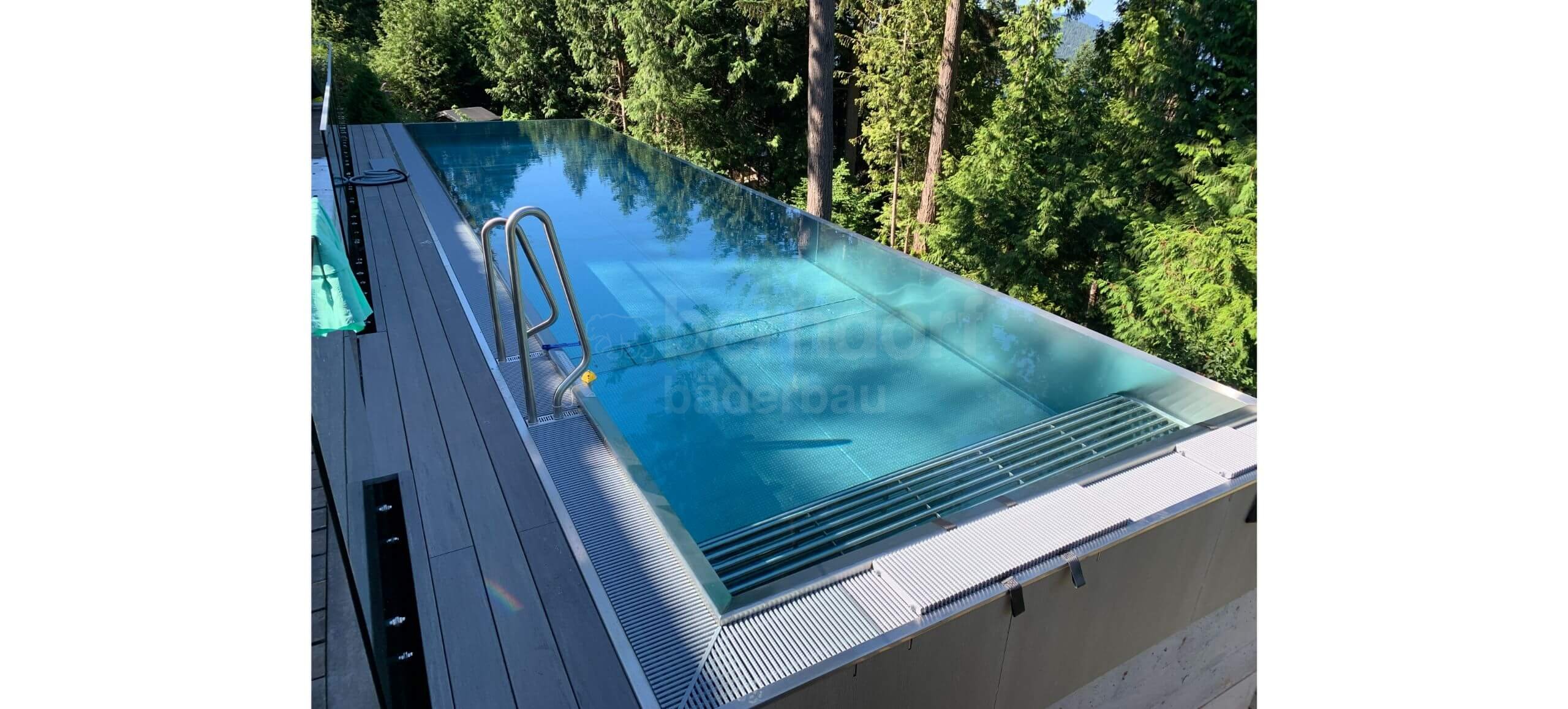 2c_Privátní bazén Lions Bay_BC.jpg