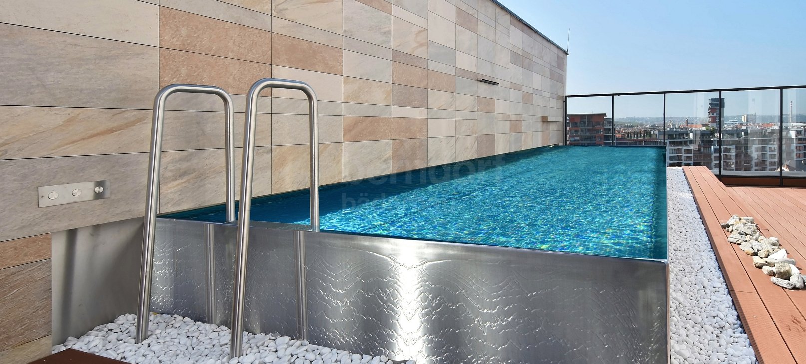 Roof privat pool with infinity overflow 5